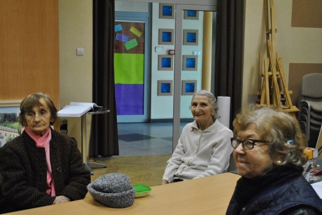Seniorzy na wystawie i warsztatach